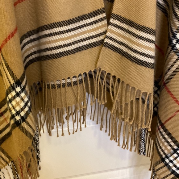 V. FRAAS Plaid Ruana women’s tan red and black open wrap/shawl - Picture 3 of 14